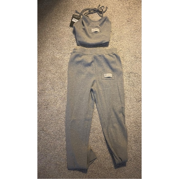 Two piece set - Picture 2 of 2